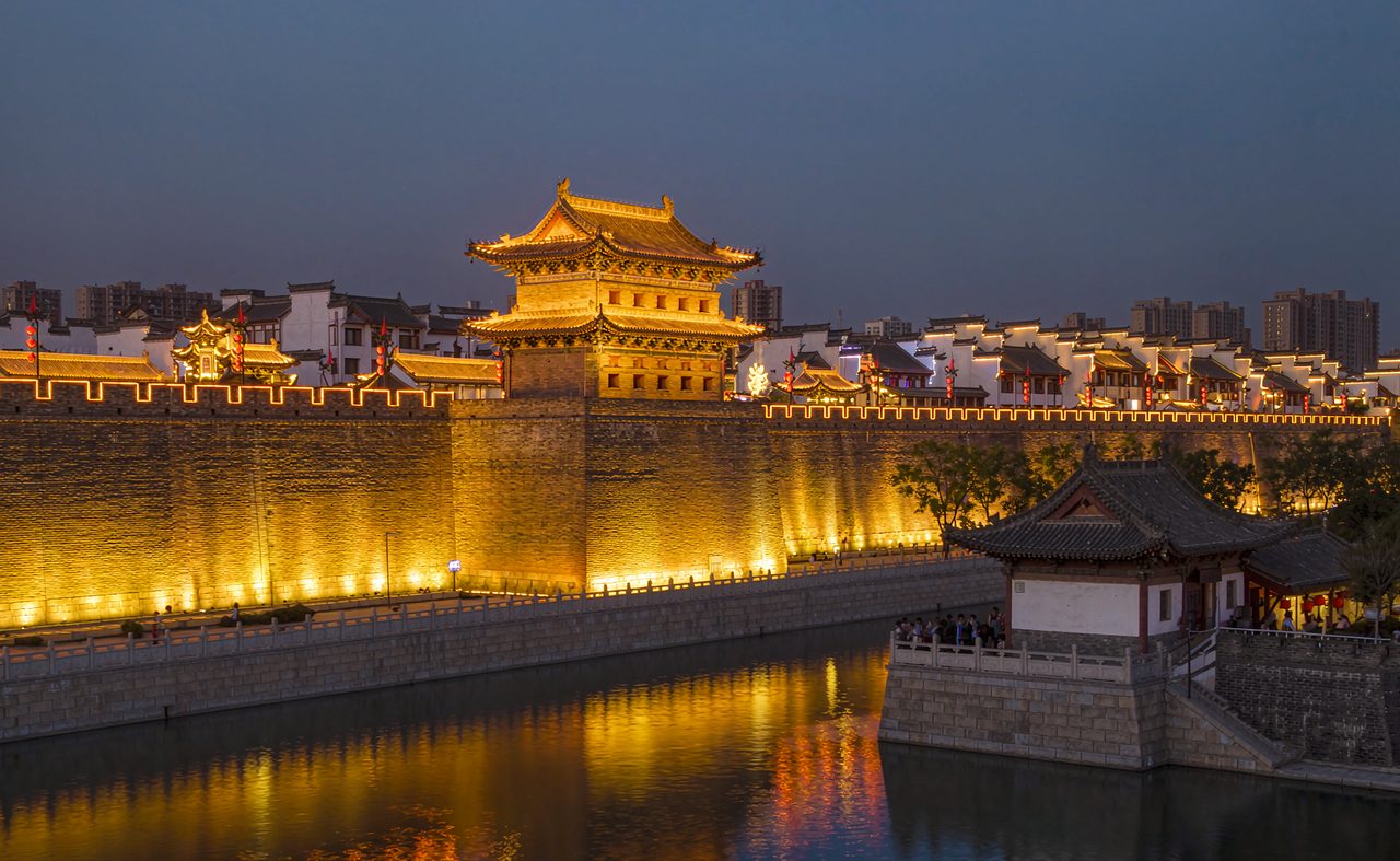Xi'an Panorama Tour: Terracotta Army, City Wall, Pagodas, Everbright City & Mount Huashan 4 Days