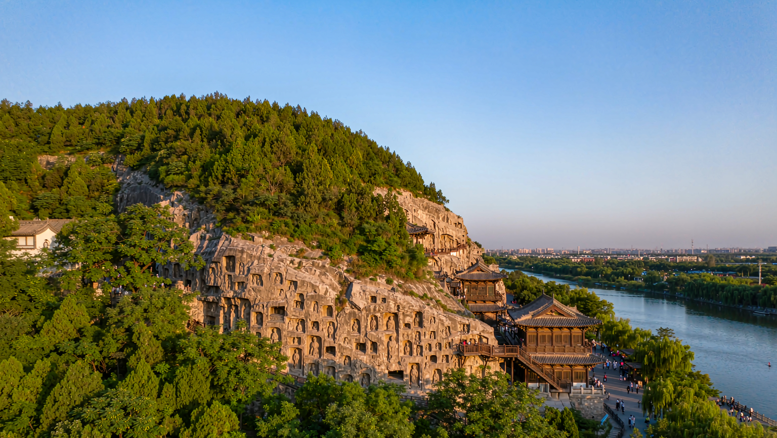 Yellow River Xiaolangdi, Jiyuan & Luoyang 4-Day Tour
