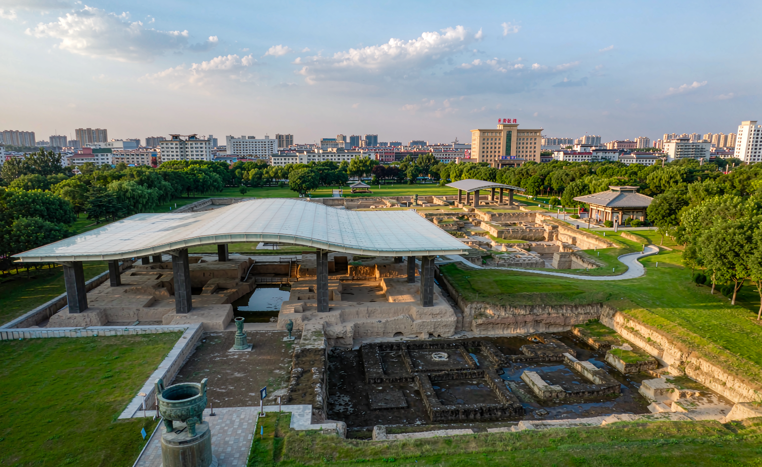 Anyang 3-Day Shang Dynasty Tour: Yin Ruins, Red Flag Canal, Character Museum and Yue Fei Temple