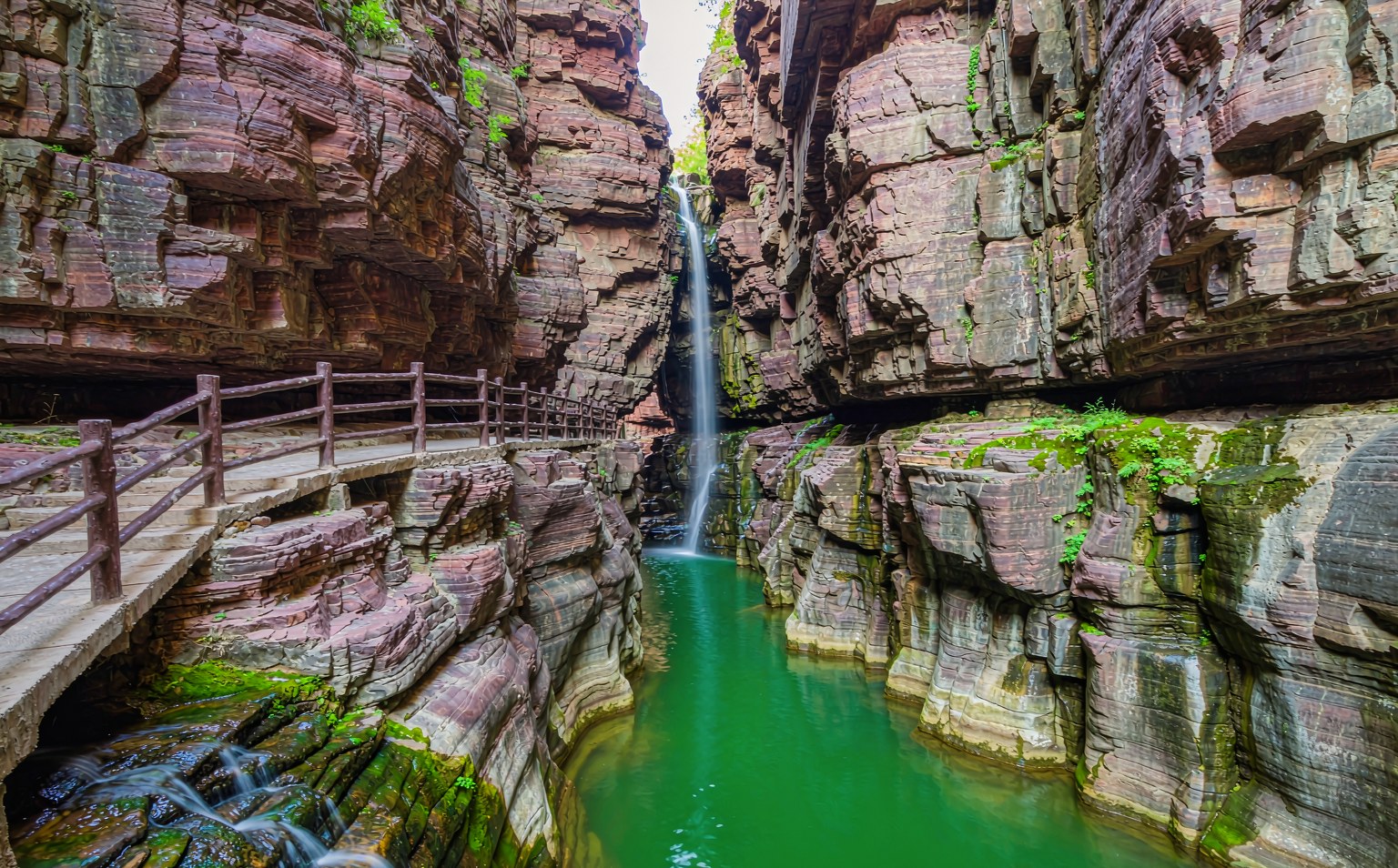 Yuntai Mountain + Wanxian Mountain + Kaifeng 4-Day Group Tour from Luoyang