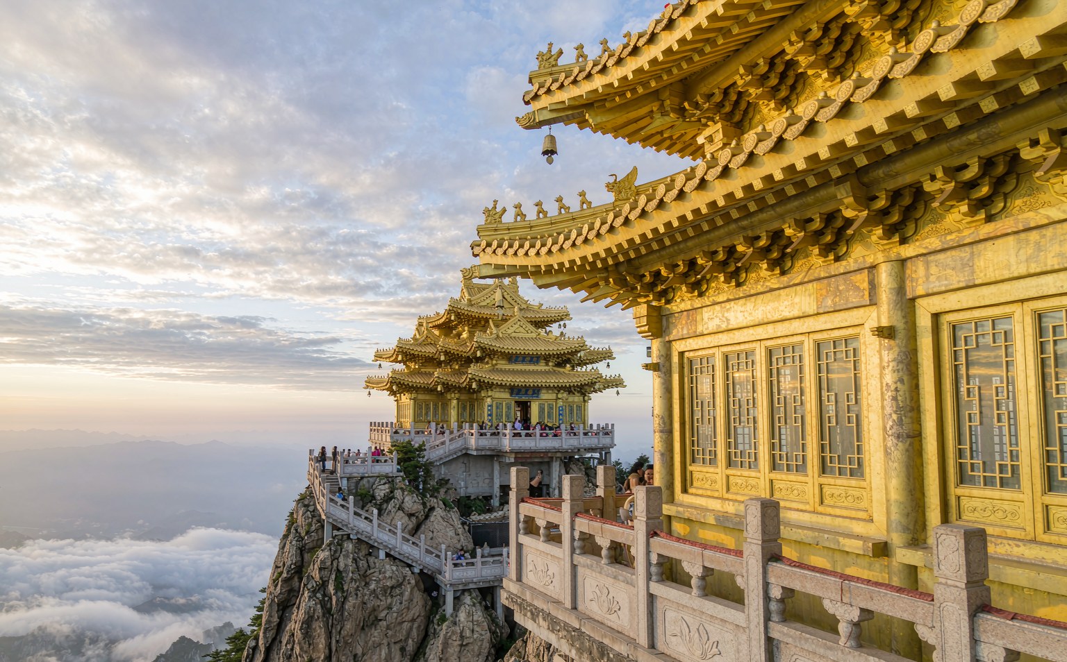 河南郑州+开封+洛阳+老君山景区6日5晚跟团游
