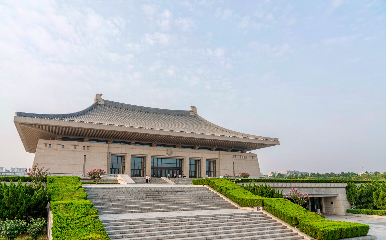 Luoyang 4-Day Tour: Laojun Mountain + Longmen Grottoes + White Horse Temple + Luoyang Museum + Luoyang + Henan