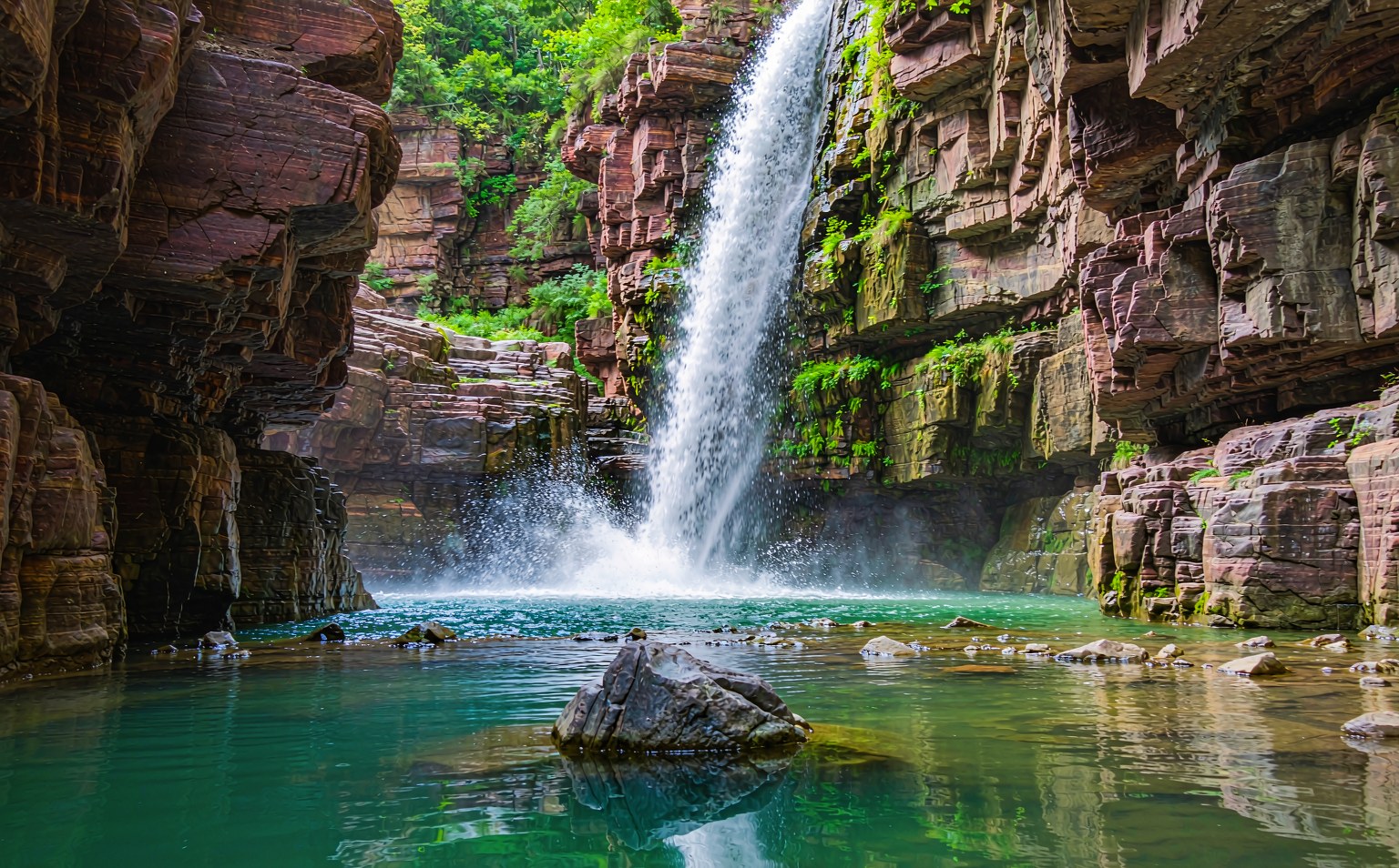 Zhengzhou 10-Day Group Tour: Laojun Mountain + Longmen Grottoes + Yuntai Mountain + White Horse Temple + Qingming Riverside Garden + Red Flag Canal + Taihang Grand Canyon + Zhengzhou + Kaifeng