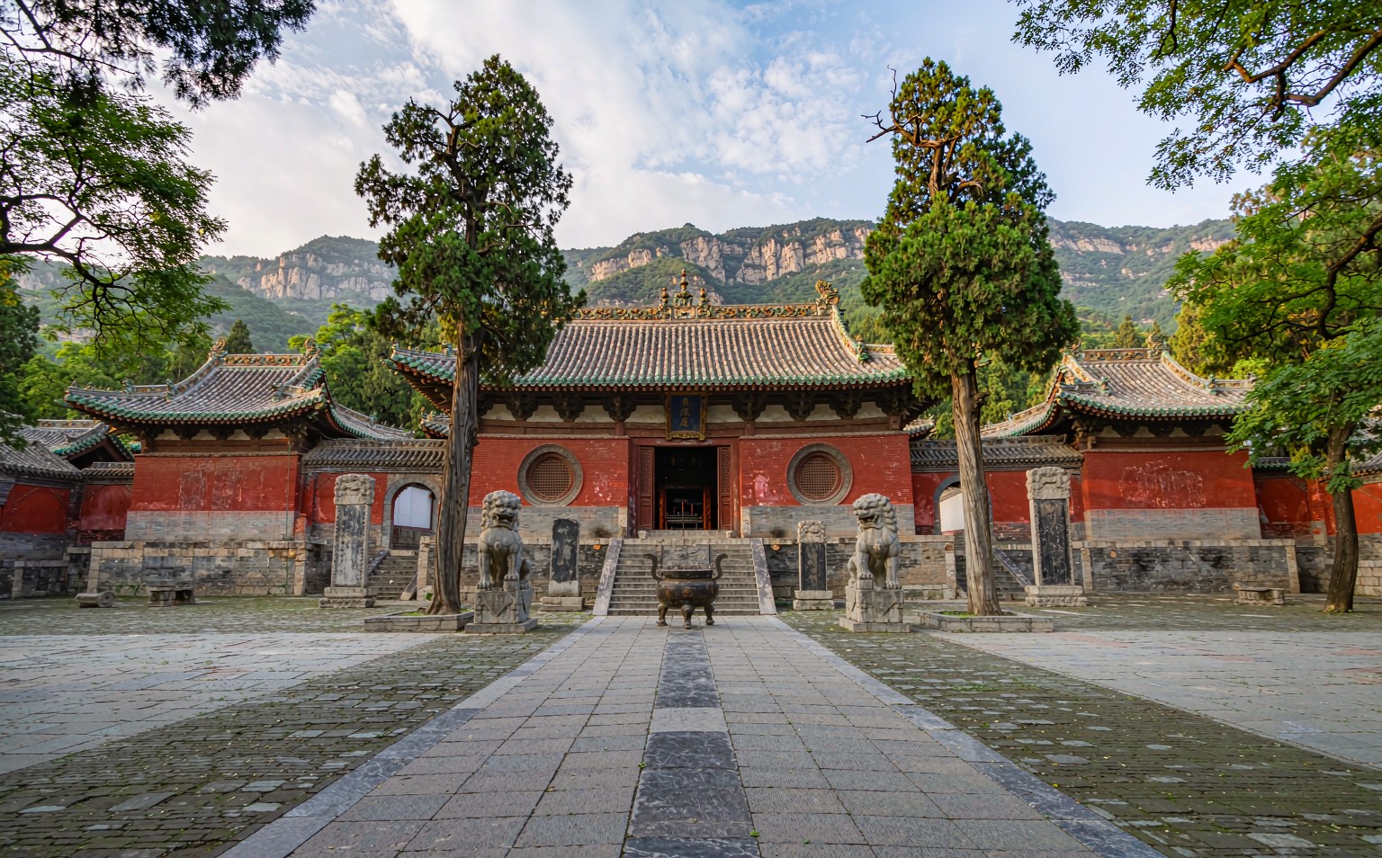 Henan Tour: Shaolin Temple + Yuntai Mountain + Peony + Kaifeng