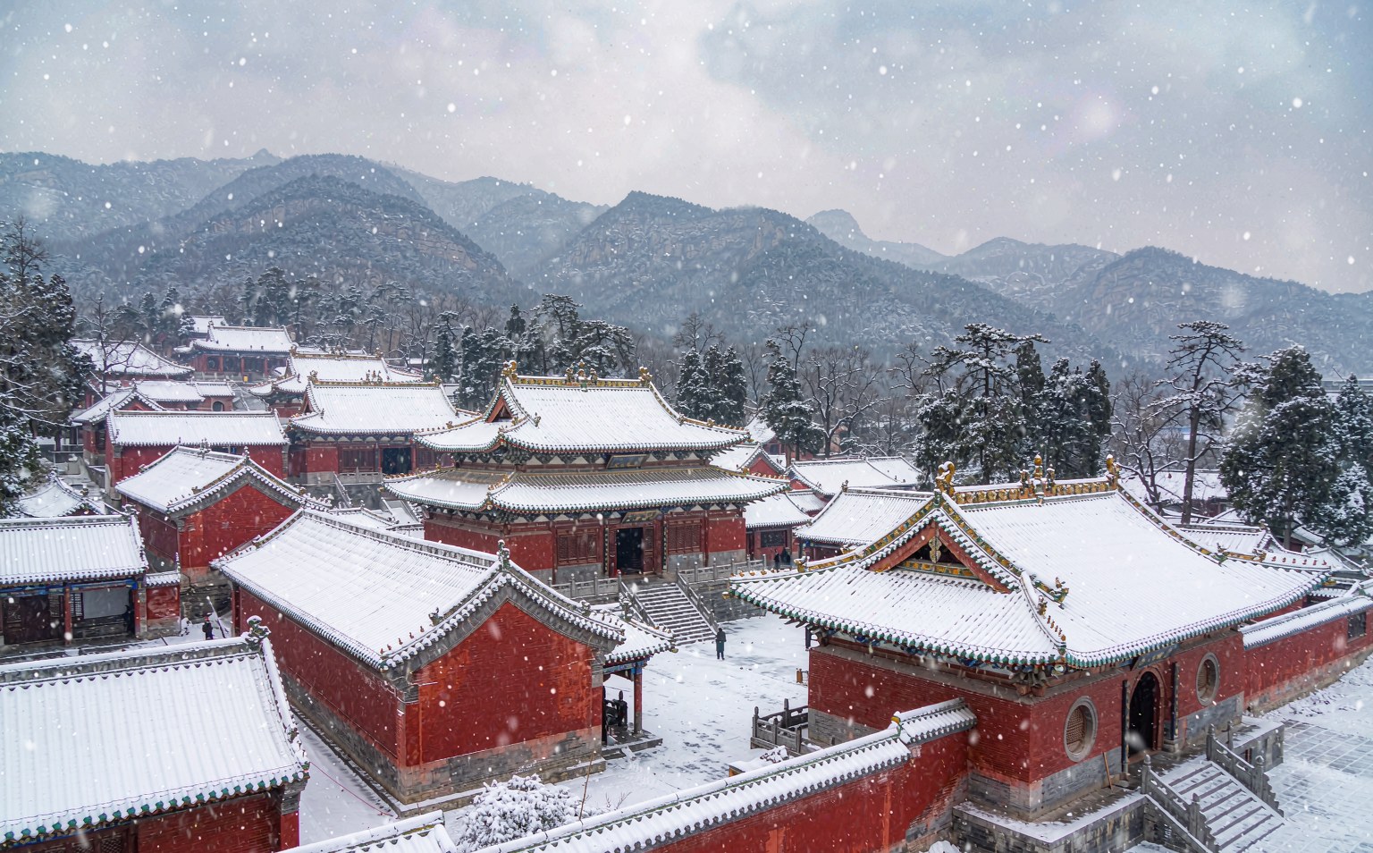 Shaolin Temple + Yuntai Mountain + Kaifeng 3-Day Group Tour from Luoyang