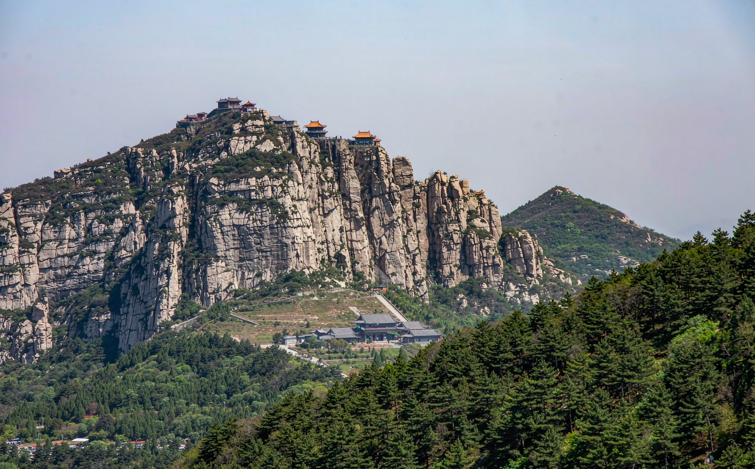 Shaolin Temple + Longmen Grottoes 4-Day Group Tour from Luoyang