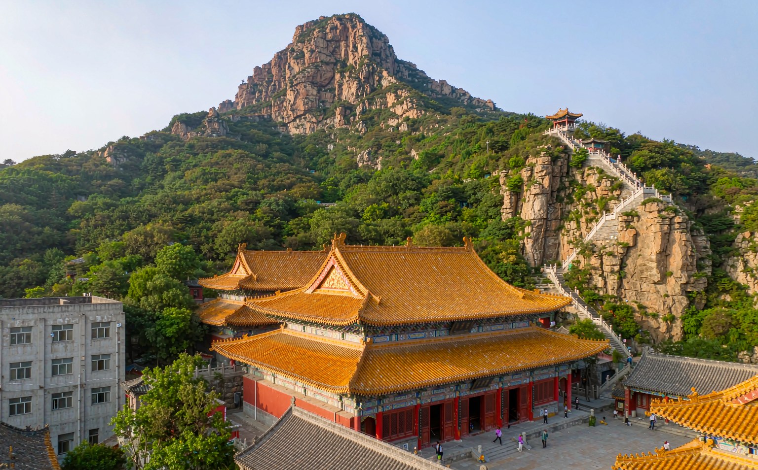 Zhengzhou + Luoyang + Shaolin Temple 4-Day Group Tour from Luoyang