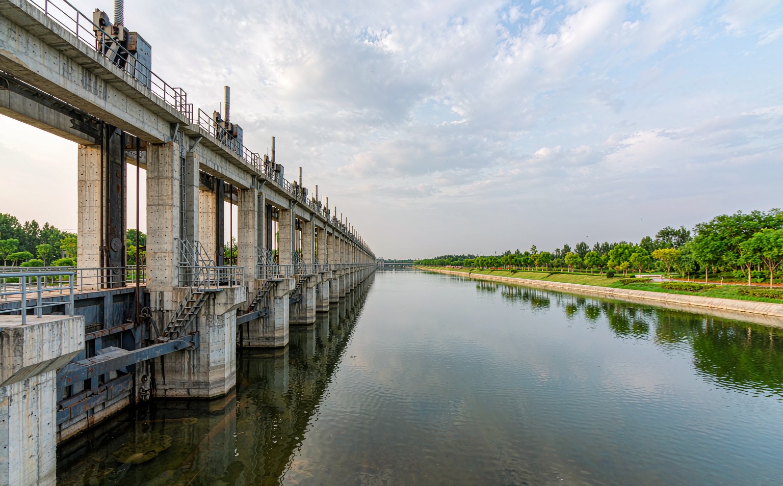Danjiang & Canal Head 5-Day Tour (Family · from Luoyang)